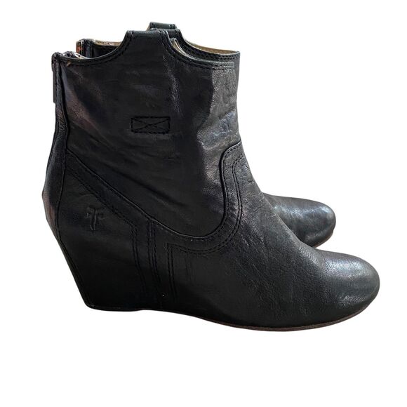 FRYE Carson Wedge Bootie Women 8M Black Leather Hidden Heel Lightweight Grunge - Picture 1 of 9